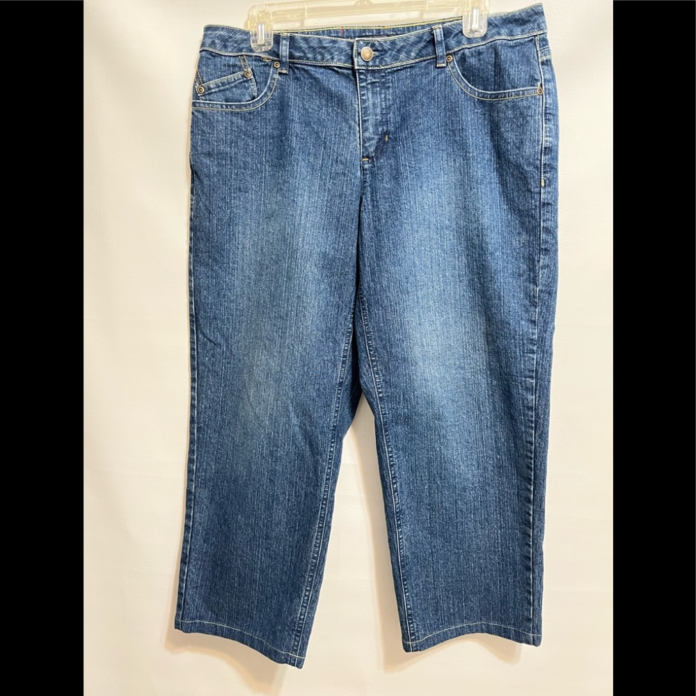 Liz Claiborne womens straight leg jean NWT sz 12 petite great jean timeless
